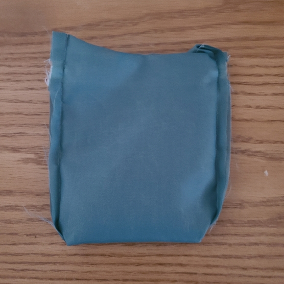 Mini Travel Pouch with Accessories - Picture 12 of 14